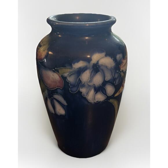 Vintage 4.5” Moorcroft Art Pottery Cobalt Blue Orchid Iris Vase - Picture 2 of 5